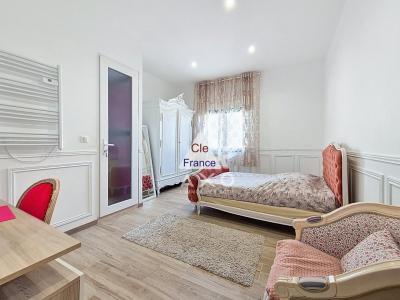 Detached House with Landscaped Garden