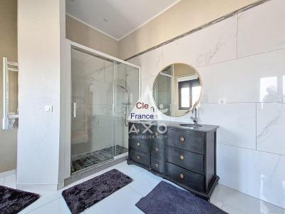 Detached House with Landscaped Garden