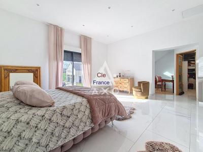 Detached House with Landscaped Garden