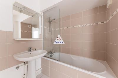 Conremporary Apartment with Garage