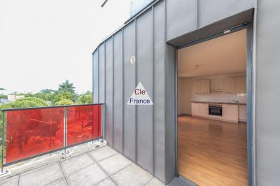 Conremporary Apartment with Garage