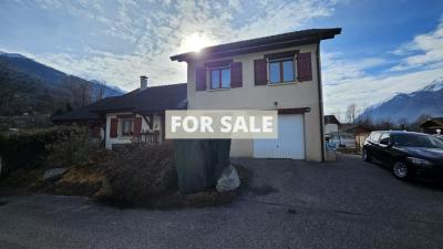 Monthion (73200) : Maison Familiale T6 Lumineuse Avec Grande Piece De Vie Et Jardin