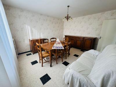 Detached House with Garden and Garage