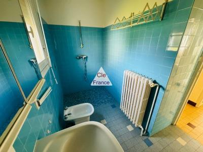 Detached House with Garden and Garage