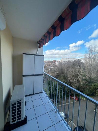 Toulouse Apartment on Top Floor Affording you a View