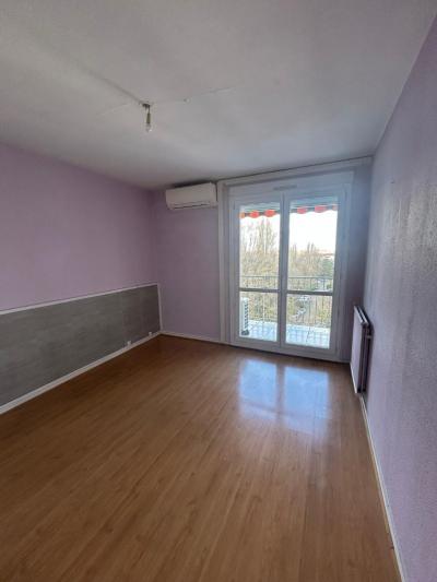 Toulouse Apartment on Top Floor Affording you a View