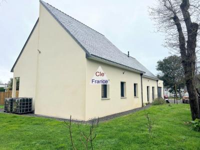 Detached House with Garden by the Coast