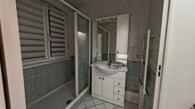 Apartment with Lovely Terrace East of Paris