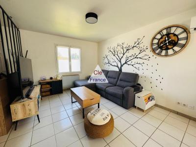 Contemporary Detached House with Landscaped Garden