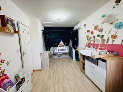 Contemporary Detached House with Landscaped Garden