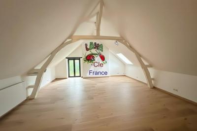 Detached House with Pool in Landscaped Garden