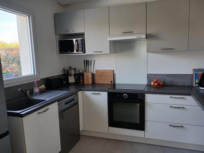 Modern Detached House with Garden