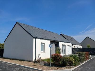 Modern Detached House with Garden