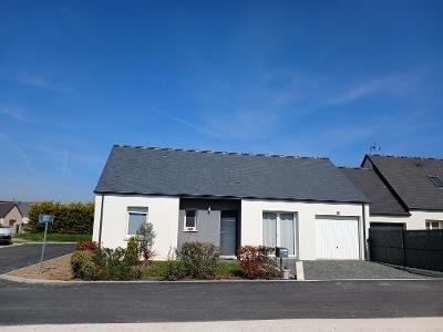 Modern Detached House with Garden