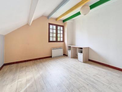 Detached House with Landscaped Garden