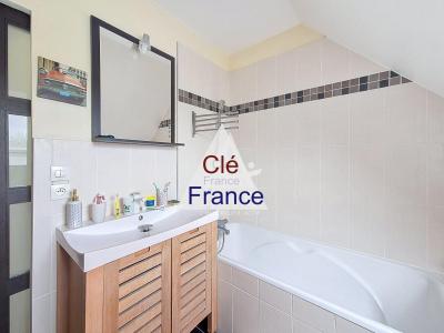 Detached House with Landscaped Garden