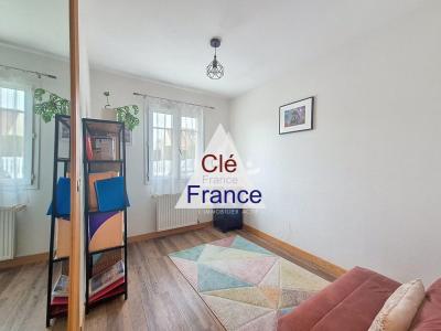 Detached House with Landscaped Garden