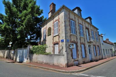 Manor House with Elegant Interiors
