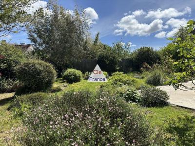 Beautiful Detached House with Landscaped Garden