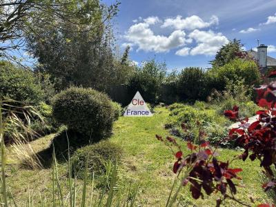 Beautiful Detached House with Landscaped Garden
