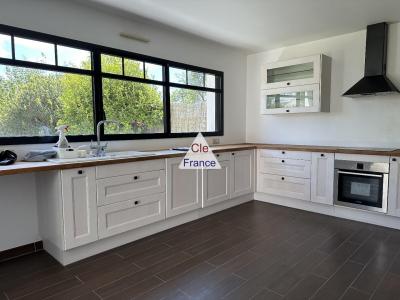 Beautiful Detached House with Landscaped Garden
