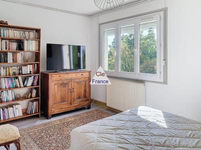 Detached House with Swimming Pool in Garden