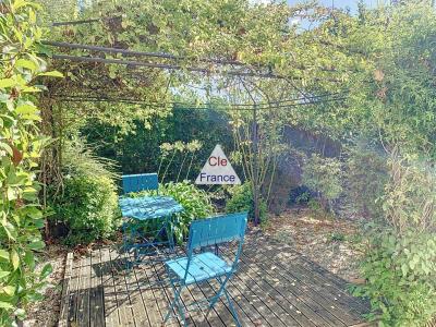 Detached House with Swimming Pool in Garden