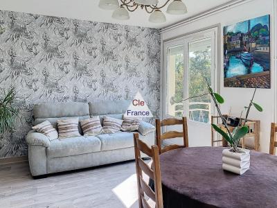 Detached House with Swimming Pool in Garden