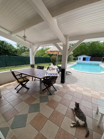 Detached House with Swimming Pool