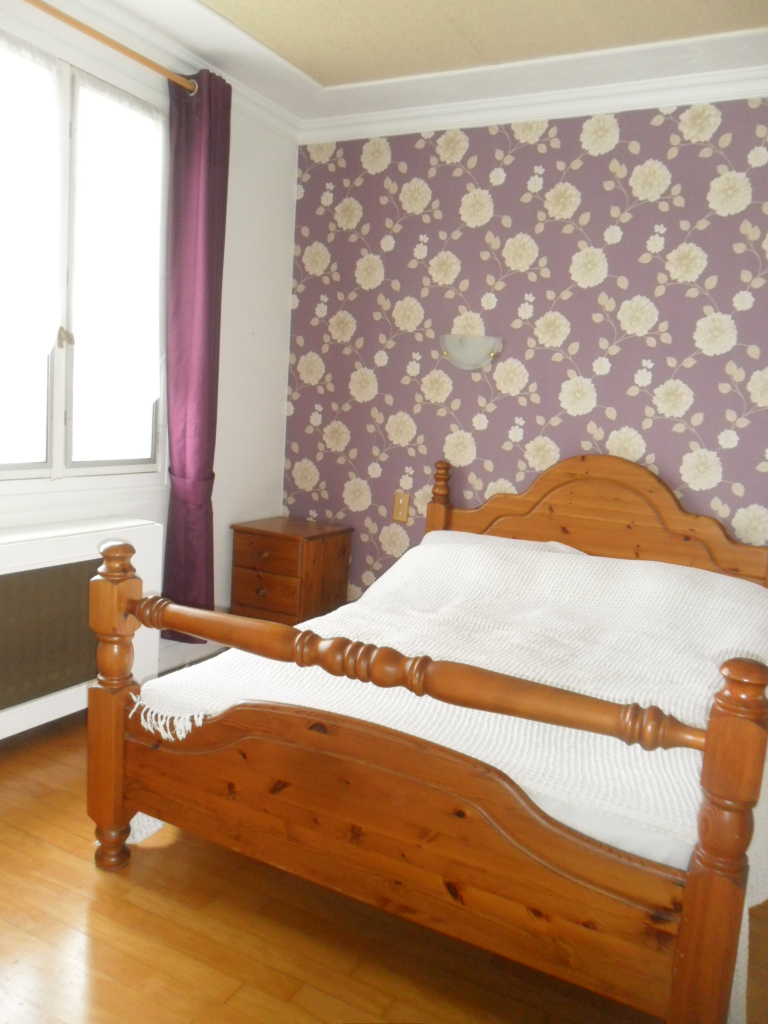 SLD02465 Sold By Cle France