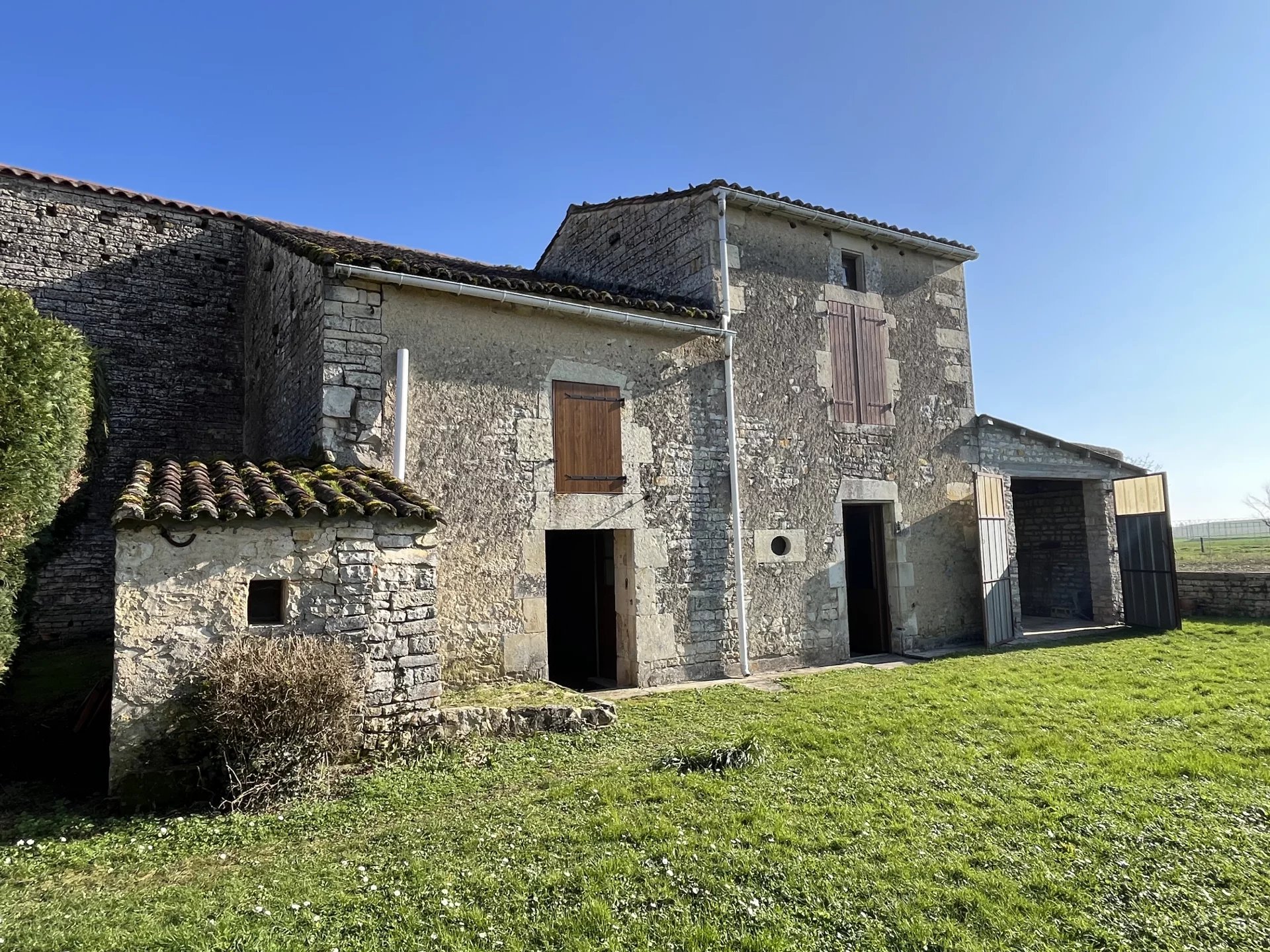 Main Photo of a 2 bedroom  House for sale