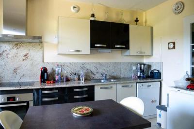 Apartment with Garden and Parking