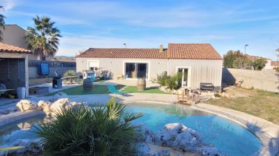 Large Detached Villa With Swimming Pool