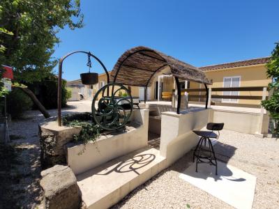 Immaculate Villa with Independent Guest Gite and Pool