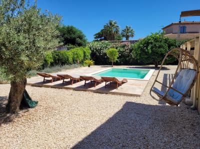 Immaculate Villa with Independent Guest Gite and Pool