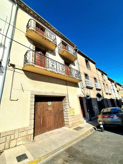 House With Terrace And Private Parking In A Quiet Area