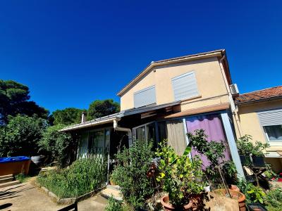 Detached House with Garage and Garden