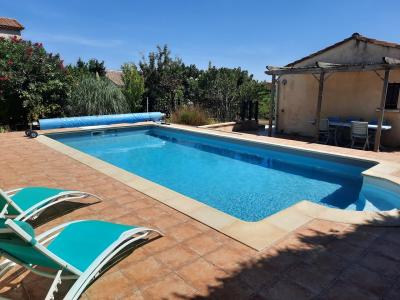 Single Storey Villa With 2 Garages and Swimming Pool