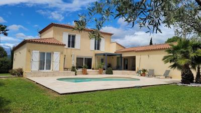 Superb Spacious Bastide-Style Villa with Pool