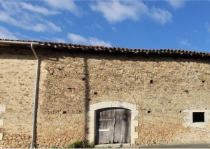 Barn to Renovate in the Countryside