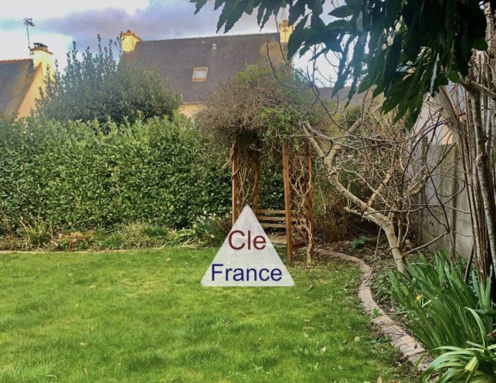 Main Photo of a 6 bedroom  House for sale
