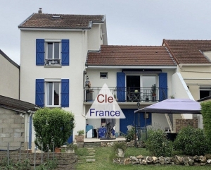 Pretty House in Quiet Sector of Town with Garden