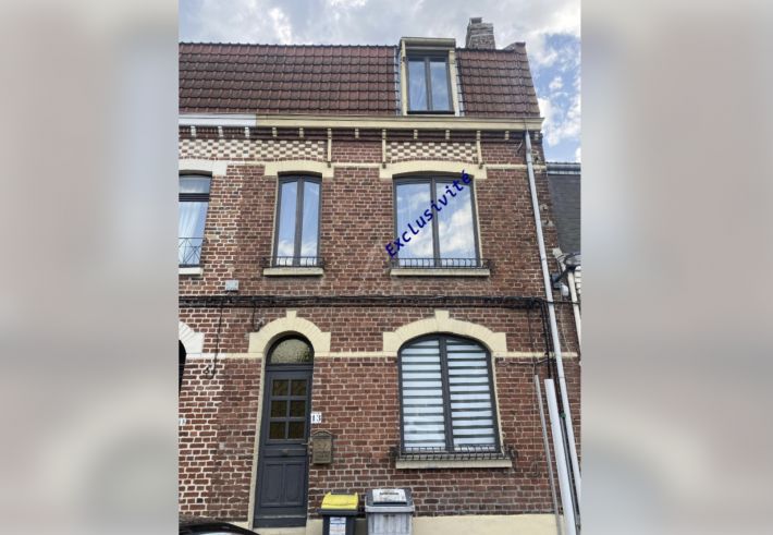 Main Photo of a 4 bedroom  Town House for sale