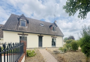 Pretty Detached House Ready to Move Into