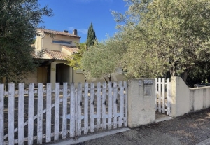 Lovely Detached Villa with Mature Garden