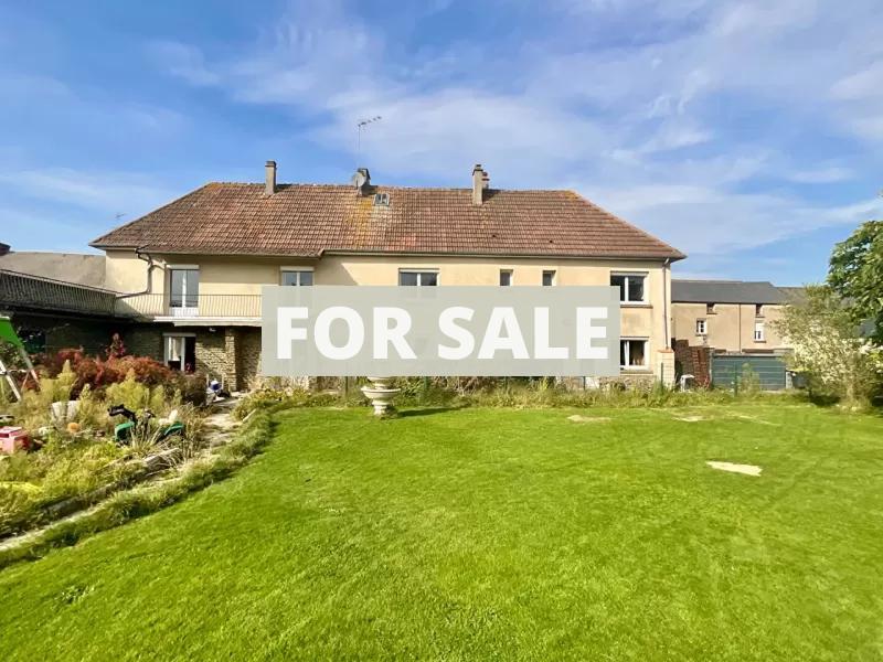 Main Photo of a 7 bedroom  Country House for sale