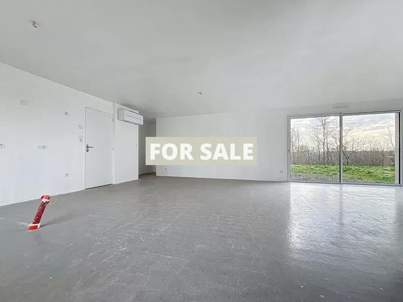 New Build Detached House with Garden