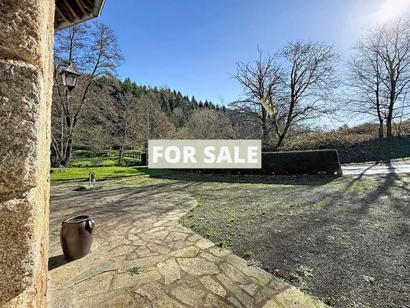 Detached Country House with Landscaped Garden