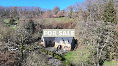 Detached Country House with Landscaped Garden