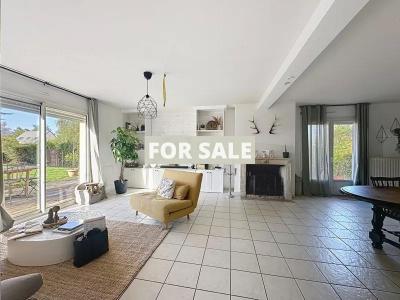 Detached House with Landscaped Garden Close to the Coast